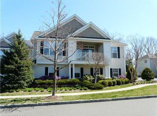 16 Franklin Ct, Newtown, CT 06470