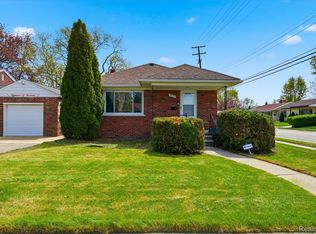 18004 Holland Ave, Eastpointe, MI 48021