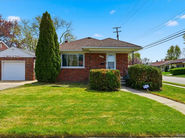 18004 Holland Ave, Eastpointe, MI 48021