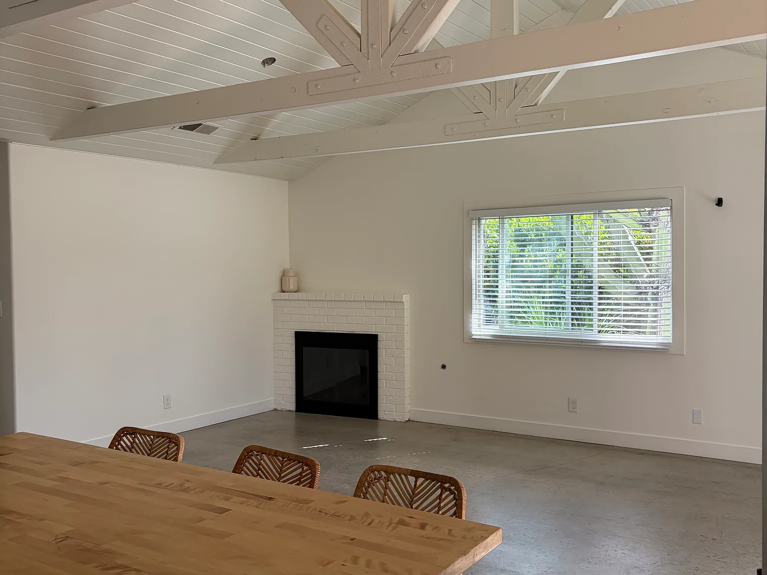 4 bed, 1270 sqft, $6,300 — Photo 3
