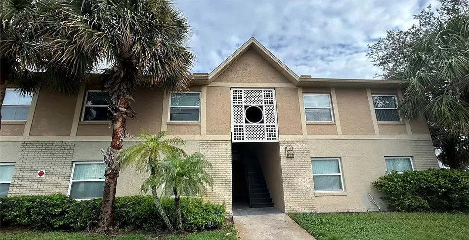 2 bed, 905 sqft, $2,000 — Photo 1