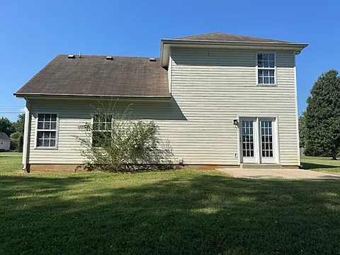 3 bed, 2.5 bath, 1800 sqft, $2,025 — Photo 2