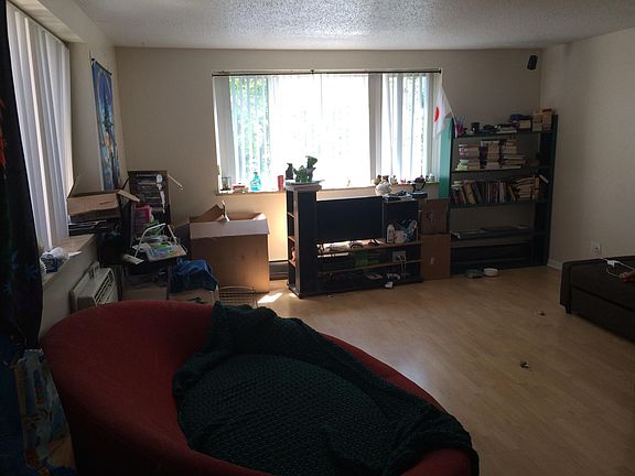 4th image of 1121 N Ogden St