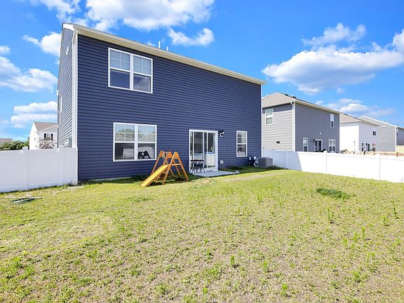 5th image of 33 Cider Mill Dr