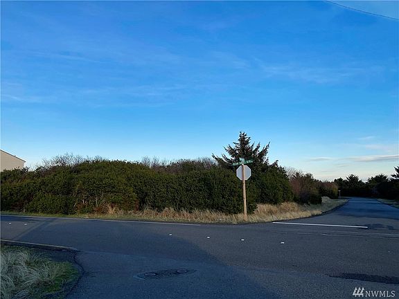 2nd image of 952 Ocean Shores Blvd SW
