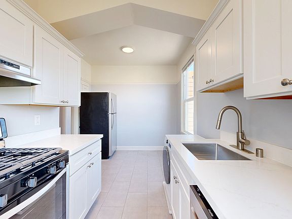 4th image of 920 Fulton St #405