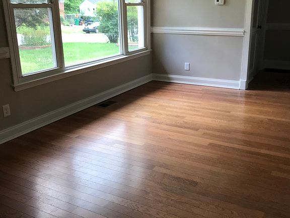 3rd image of 3331 Maywood Dr