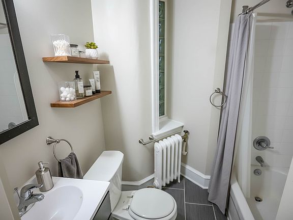 Osage Manor B1 Bathroom