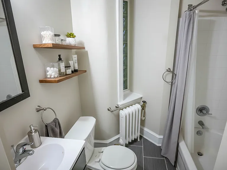 Osage Manor B1 Bathroom