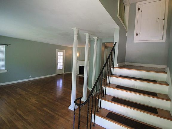 2nd image of 1222 N Park Blvd