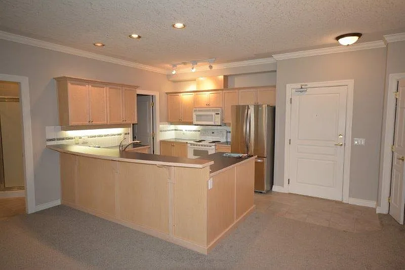 Building Photo - 59 22nd Ave SW #304