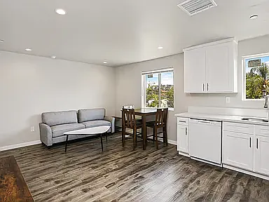 3 bed, 1200 sqft, $5,000 — Photo 3
