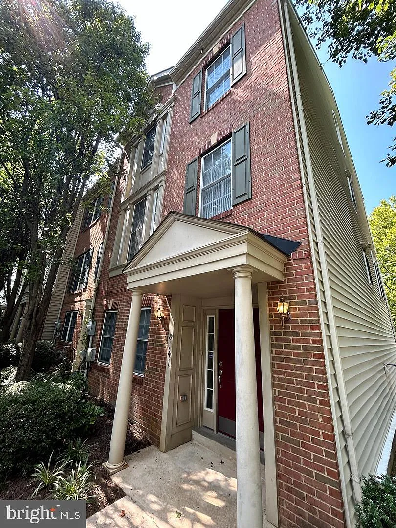 4 bed, 3.5 bath, 1900 sqft, $4,000 — Photo 2