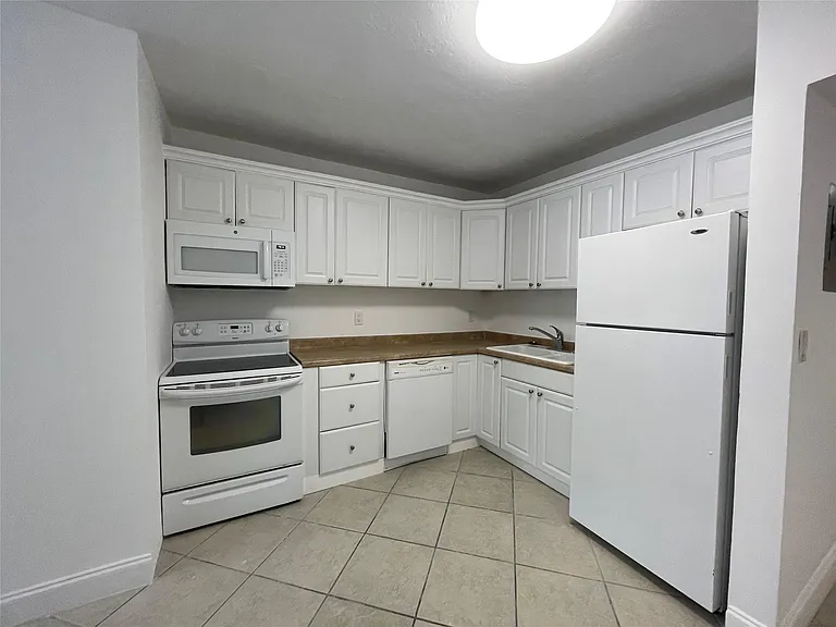 530 S Federal Hwy #5 — Photo 4