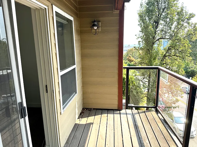 1033 SW Gibbs St #201 — Photo 13
