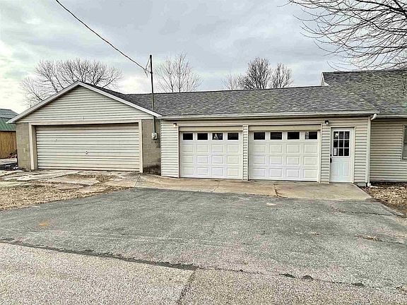 2nd image of 107 E Wood St