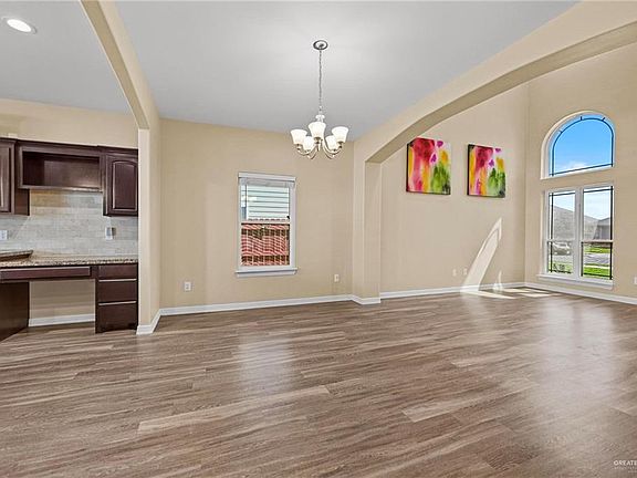 5th image of 517 Central Park St
