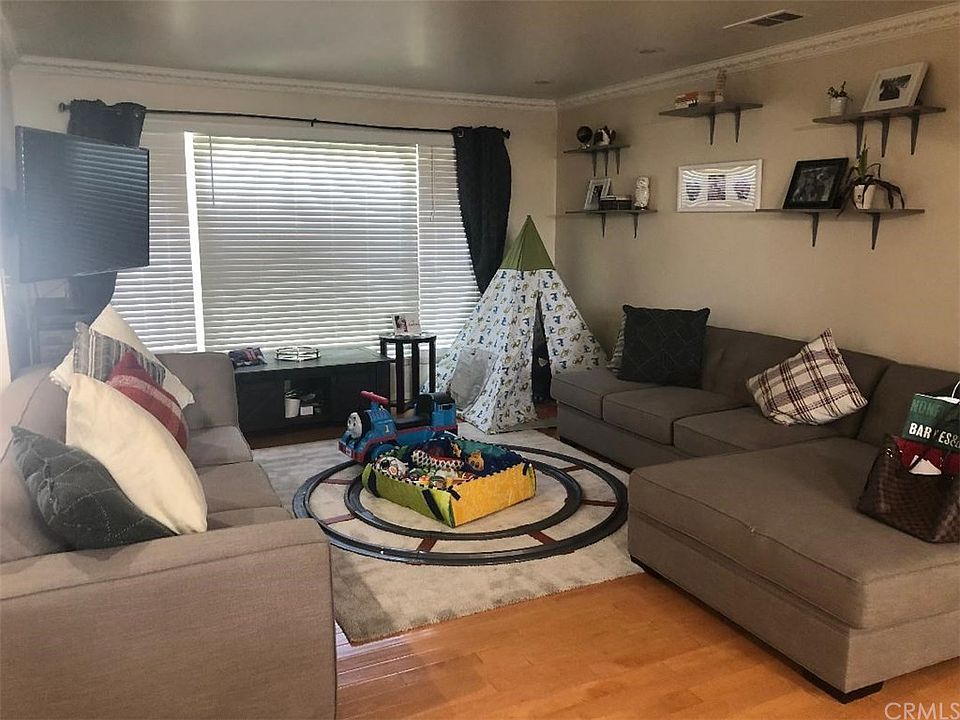 1st image of 4533 Eastbrook Ave