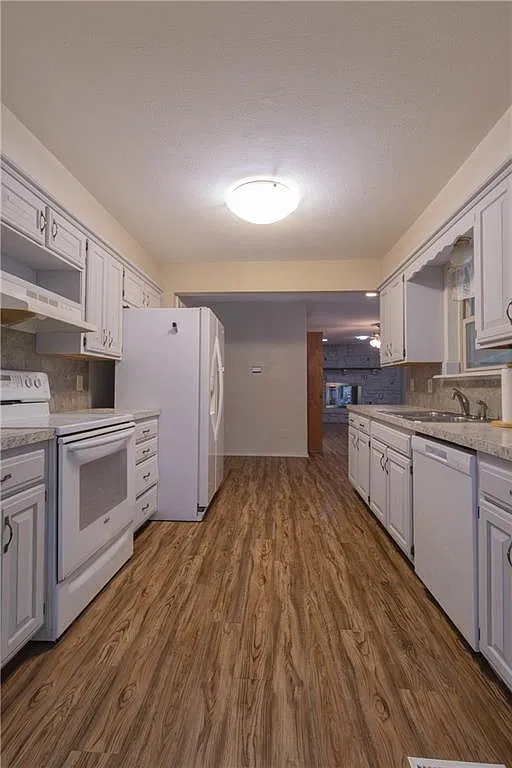 3 bed, 2124 sqft, $2,200 — Photo 4