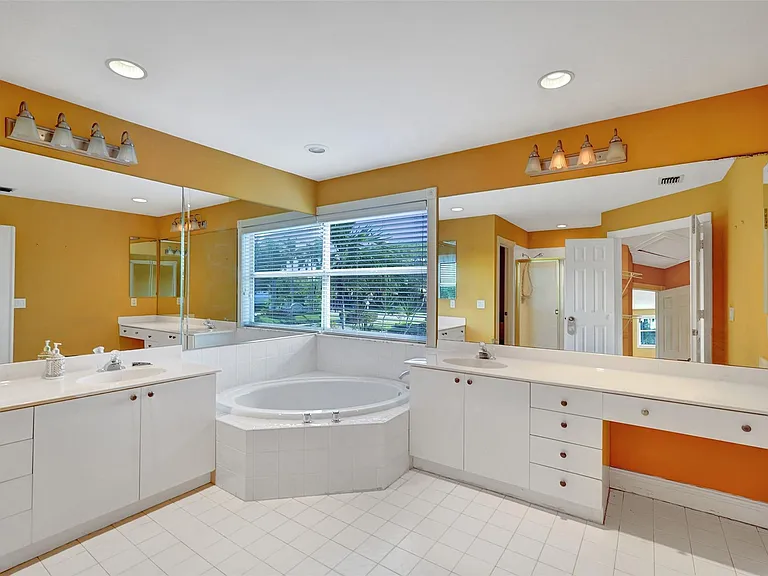 10902 Tamoron Ln — Photo 36