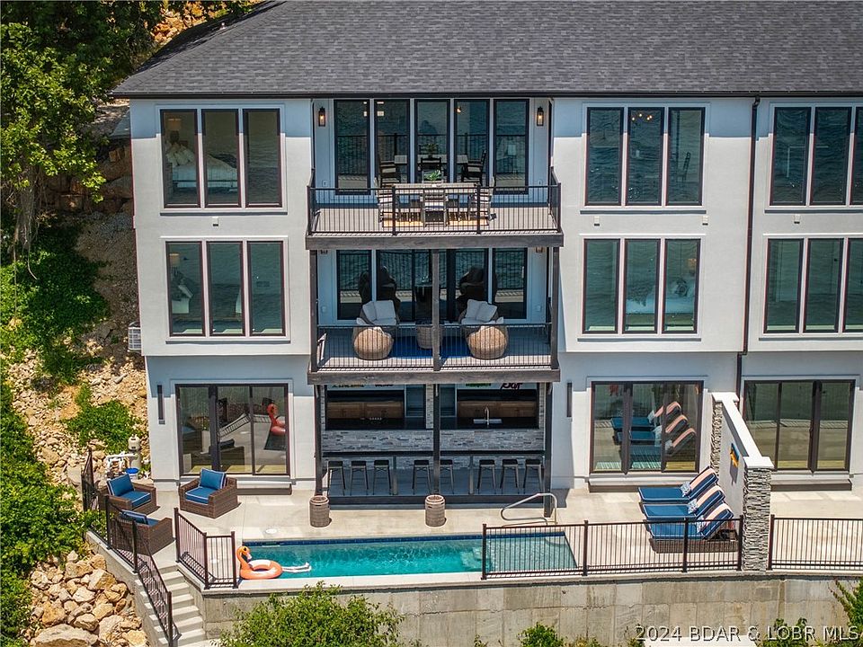 1st image of 130 Palisades Yacht Club Dr
