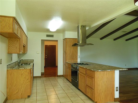 2nd image of 2024 Sea Cove Dr