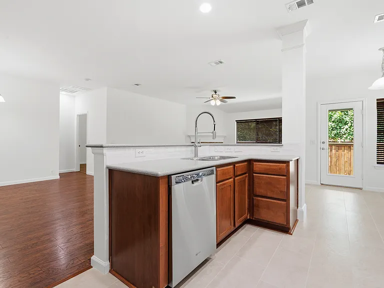 4529 Sheldon Trl — Photo 3
