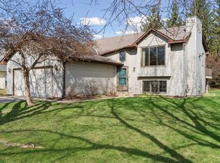 1886 Waterford Ln, Chaska, MN 55318