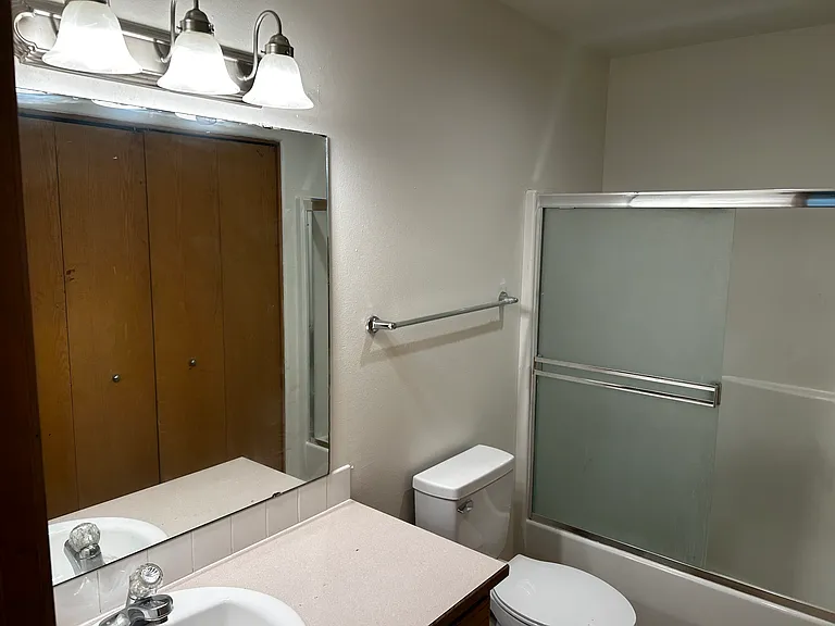 614 S 41st Ct — Photo 16