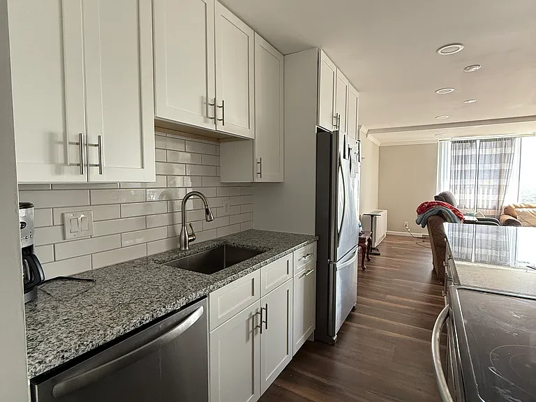 1088 Delaware Ave #14 — Photo 1