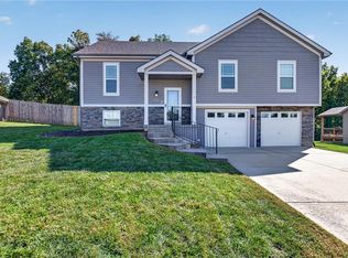 1915 Shirley Ct, Liberty, MO 64068