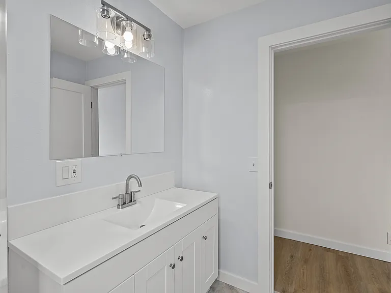 1st bathroom ensuite