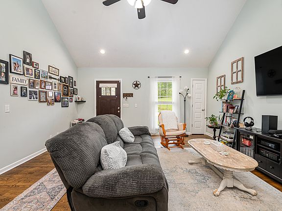 3rd image of 110 Doak St
