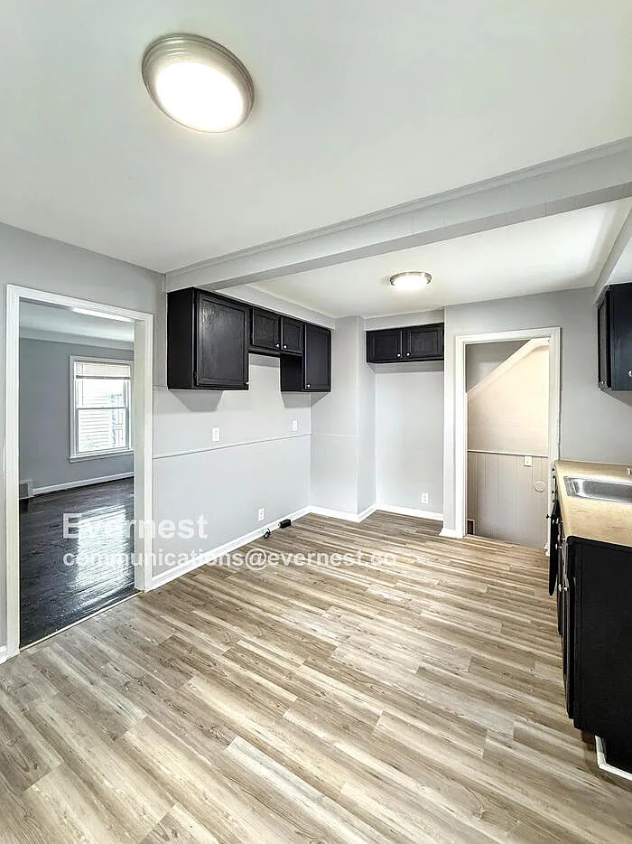 3 bed, 1.0 bath, 970 sqft, $1,195 — Photo 3