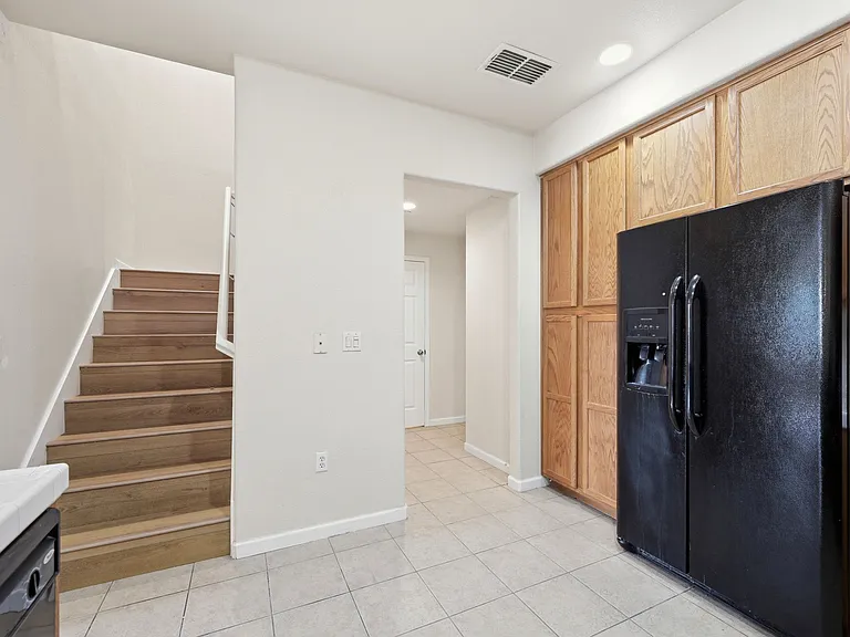 425 Regatta Ln #103-00 — Photo 9