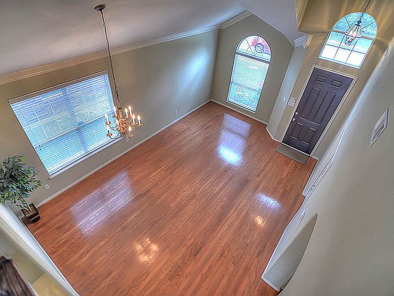 3rd image of 9312 Woodhurst Dr