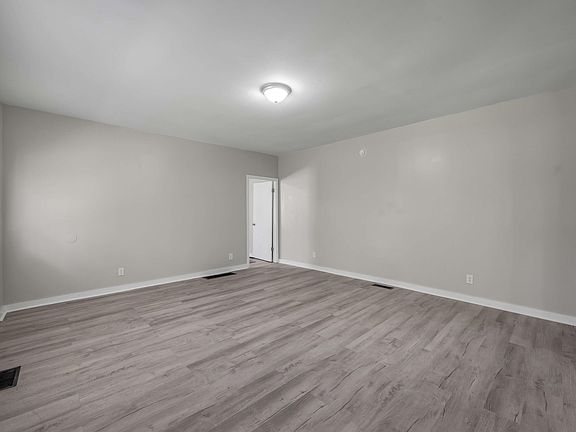 5th image of 307 Blue Grass Ave