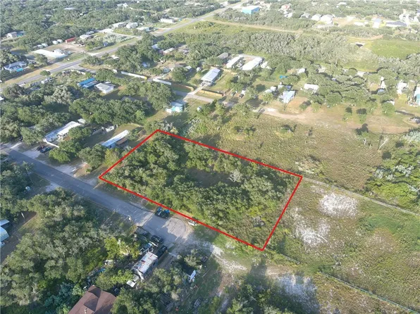 1004 Fort Worth St, Rockport, TX 78382