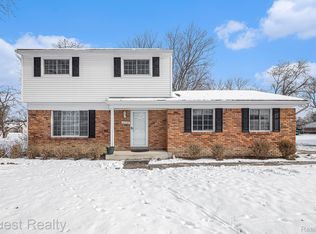 27230 Hystone Dr, Farmington Hills, MI 48334