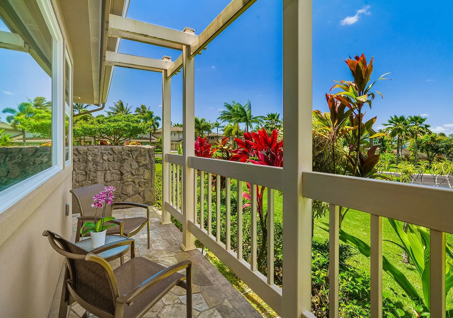 Luxe Hawaii Living at Noelani Kai Escape — Photo 3