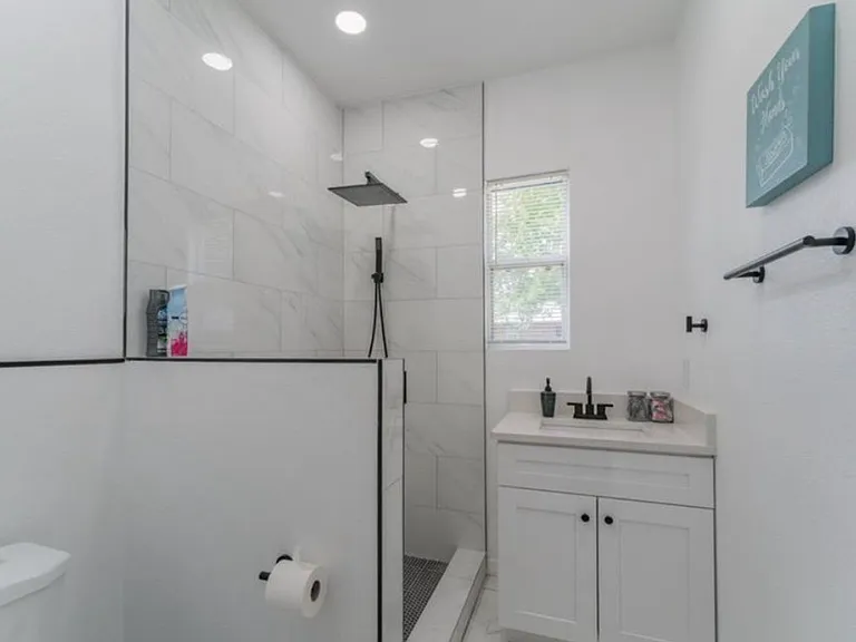 1537 Drew St — Photo 9