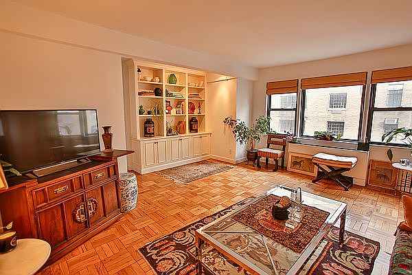 1st image of 55 E 9th St APT 8A