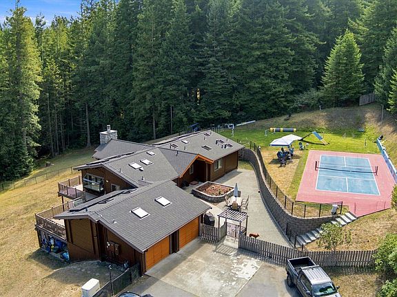 3rd image of 2615 Swanlund Ln