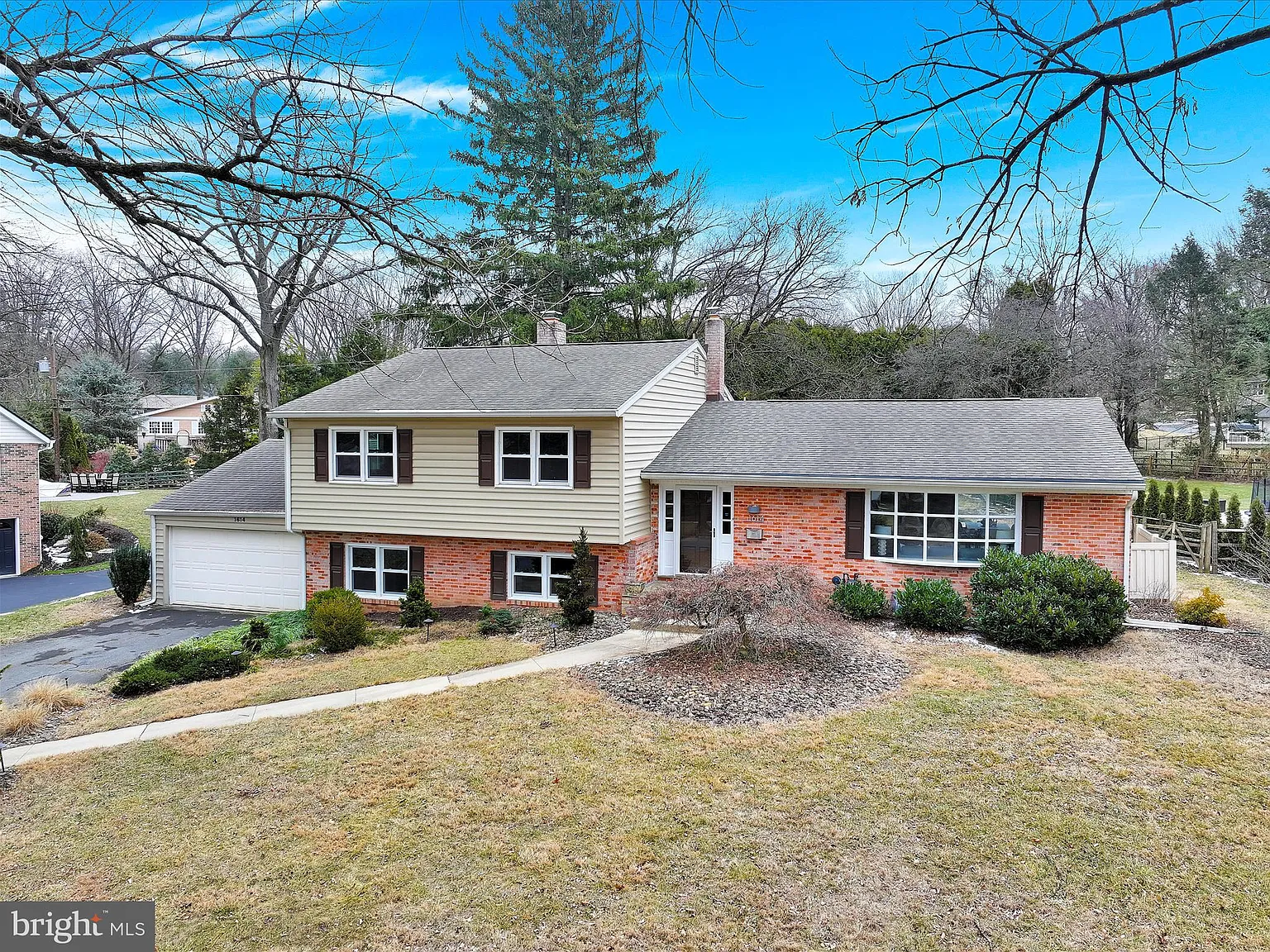 1614 Meadowlark Rd photo 1