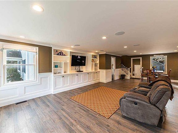 4th image of 104 Robinson Ave