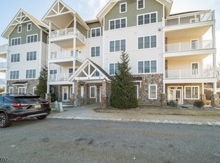 169 Tarrington Rd #404, Hamburg, NJ 07419