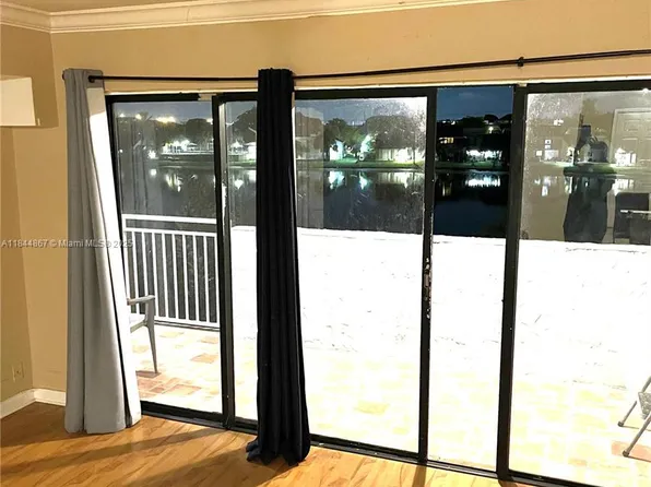 9359 Fontainebleau Blvd APT F301, Miami, FL 33172