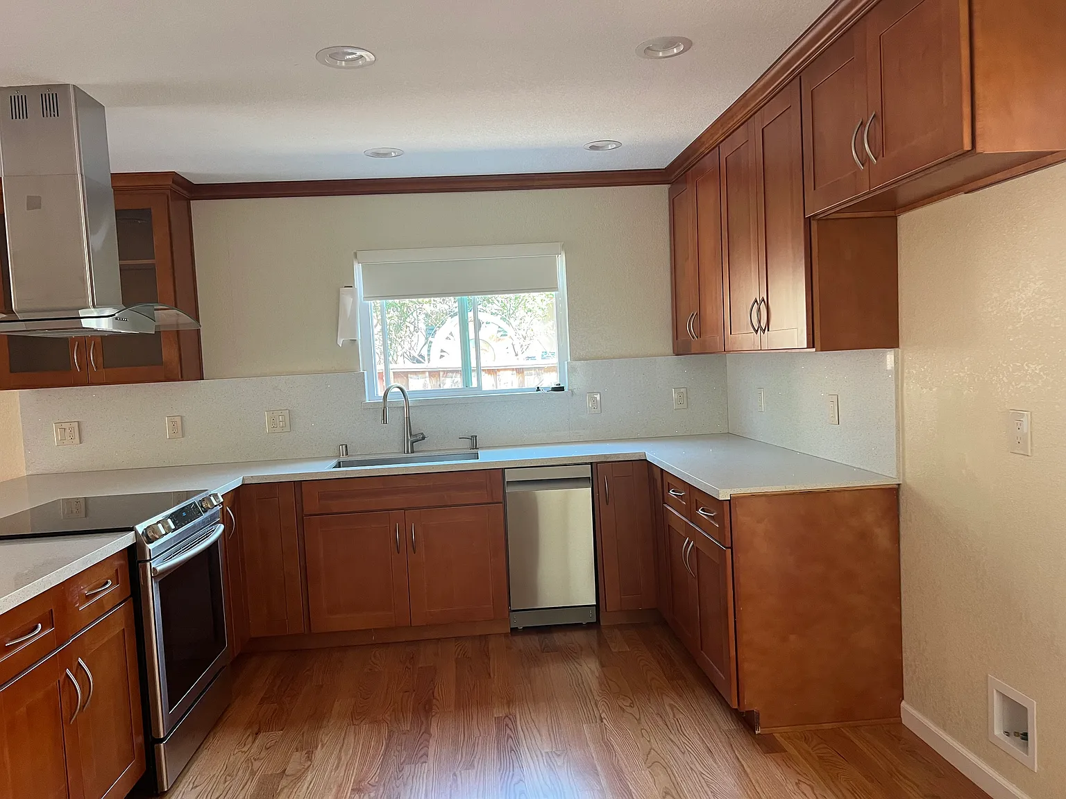 3 bed, 1423 sqft, $4,600 — Photo 1