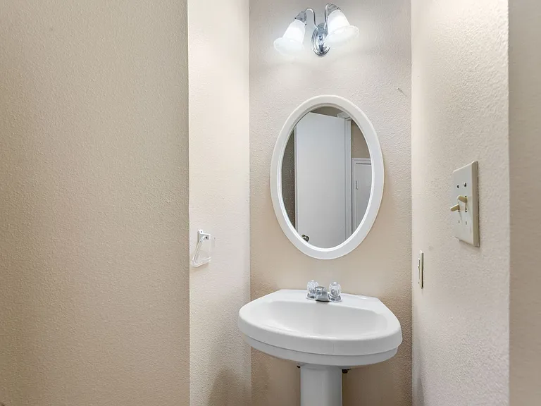 7038 Cole Creek Dr — Photo 13