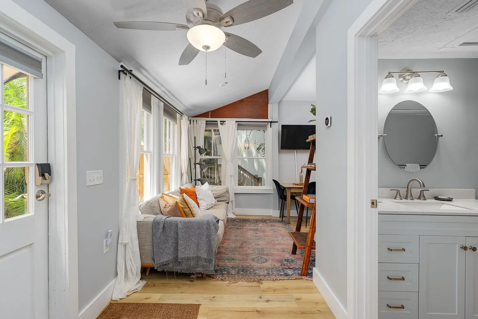 2 bed, 1.0 bath, 398 sqft, $6,612 — Photo 1
